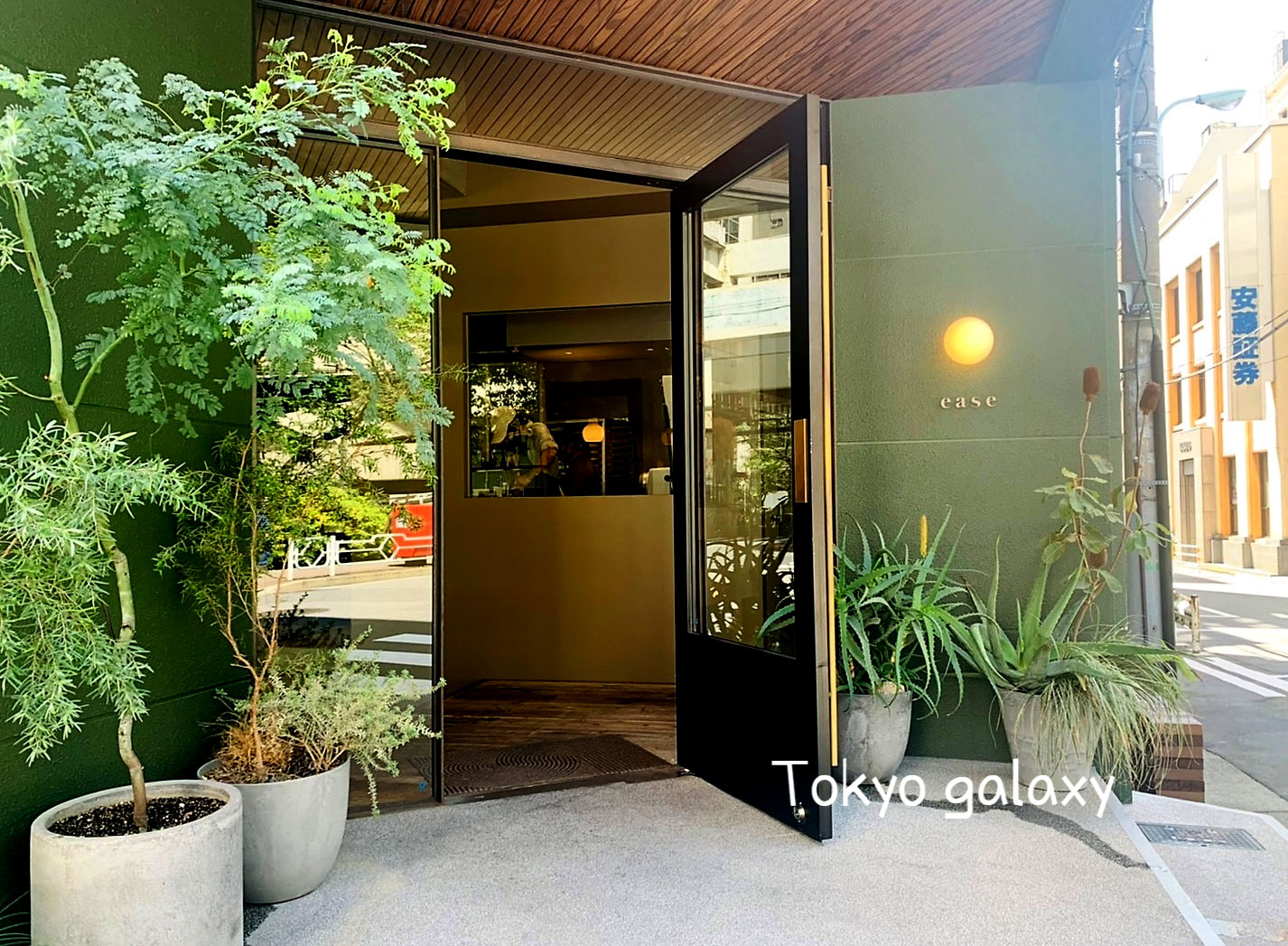 A cake shop in Nihonbashi Kabutocho, redevelopment area of Tokyo